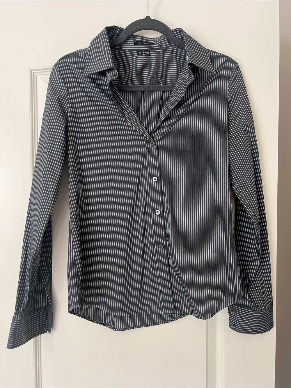 Theory Women’s dark Gray Pinstripe classic Dress Shirt size Medium